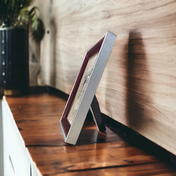 CONCEPTS Picture Frame 5 x 7 Two Way Stand and Hang Brown Wood Silver Trim - Picture 4 of 6